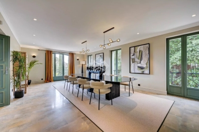 Villa à Le Lavandou &agrave; louer à partir de 12 000 € / semaine, Photo 9