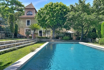 Maison &agrave; vendre &agrave; GRASSE  - 7 pi&egrave;ces - 230 m&sup2; 