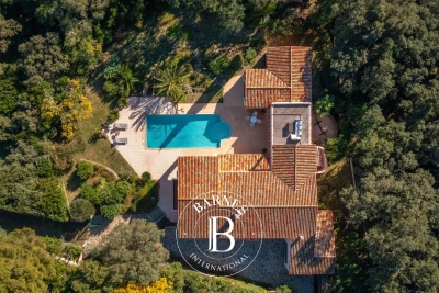 Maison &agrave; vendre &agrave; BORMES-LES-MIMOSAS  - 8 pi&egrave;ces - 275 m&sup2; 