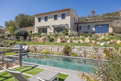 Maison &agrave; vendre &agrave; TOURRETTES-SUR-LOUP  - 8 pi&egrave;ces - 372 m&sup2; 