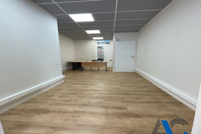 Commerce &agrave; vendre &agrave; CARQUEIRANNE   - 93 m&sup2; 