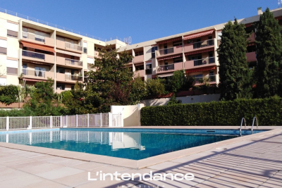 Appartement &agrave; vendre &agrave; HYÈRES  - 5 pi&egrave;ces - 97 m&sup2; 