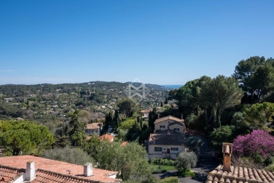 House for sale in MOUGINS  - 3 rooms - 135 m&sup2; 