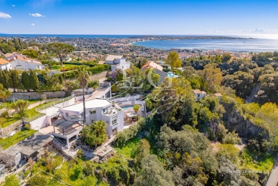 Maison &agrave; vendre &agrave; VALLAURIS  - 7 pi&egrave;ces - 160 m&sup2; 