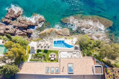 Maison &agrave; louer &agrave; THÉOULE-SUR-MER  - 5 pi&egrave;ces - 250 m&sup2; 
