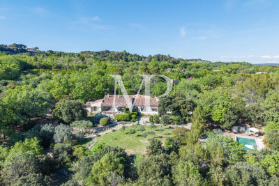 Villa à Gordes &agrave; louer à partir de 8 312 € / semaine, Photo 1