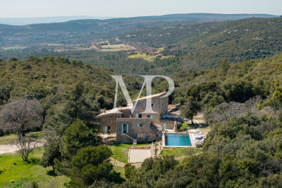 Villa à Gordes &agrave; louer à partir de 5 375 € / semaine, Photo 1