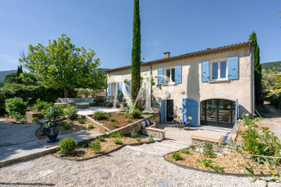 Villa à Maubec &agrave; louer à partir de 3 125 € / semaine, Photo 1