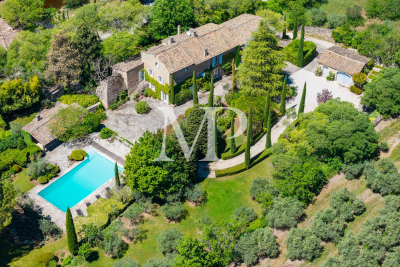 Villa à Gordes &agrave; louer à partir de 5 335 € / semaine, Photo 1
