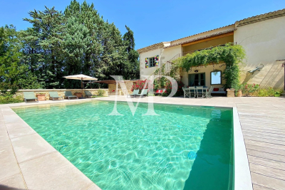 Villa à Taillades &agrave; louer à partir de 4 000 € / semaine, Photo 1