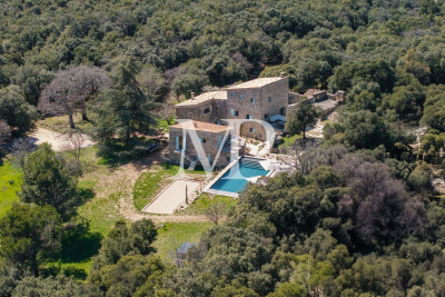 Villa à Gordes &agrave; louer à partir de 5 375 € / semaine, Photo 2
