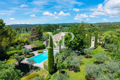 Villa à Gordes &agrave; louer à partir de 5 335 € / semaine, Photo 2