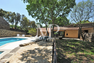 Villa à Gordes &agrave; louer à partir de 2 375 € / semaine, Photo 2