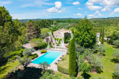 Villa à Gordes &agrave; louer à partir de 5 335 € / semaine, Photo 3