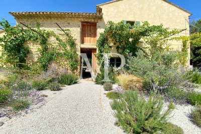 Villa à Taillades &agrave; louer à partir de 4 000 € / semaine, Photo 8