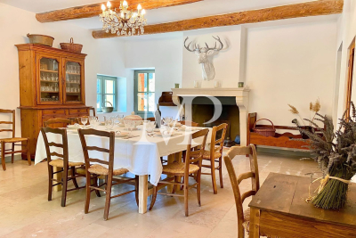 Villa à Taillades &agrave; louer à partir de 4 000 € / semaine, Photo 10