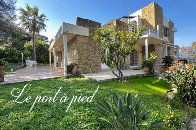 Maison &agrave; vendre &agrave; SANARY-SUR-MER  - 8 pi&egrave;ces - 292 m&sup2; 