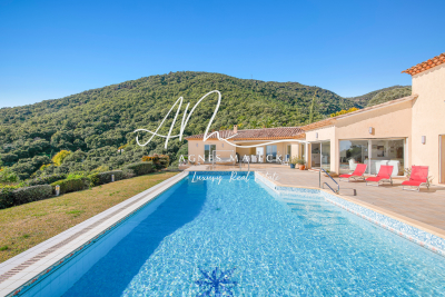 Maison &agrave; vendre &agrave; CAVALAIRE-SUR-MER  - 6 pi&egrave;ces - 350 m&sup2; 