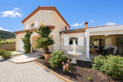 Maison &agrave; vendre &agrave; LES CLUSES  - 9 pi&egrave;ces - 245 m&sup2; 
