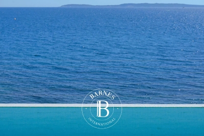 House for sale in LE LAVANDOU Trans-en-Provence - 6 rooms - 1100 m&sup2; 