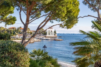 Maison &agrave; vendre &agrave; BEAULIEU-SUR-MER  - 8 pi&egrave;ces - 280 m&sup2; 