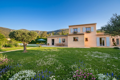 Maison &agrave; vendre &agrave; TOURRETTES-SUR-LOUP  - 5 pi&egrave;ces - 150 m&sup2; 