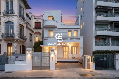 House for sale in NICE  - 9 rooms - 250 m&sup2; 