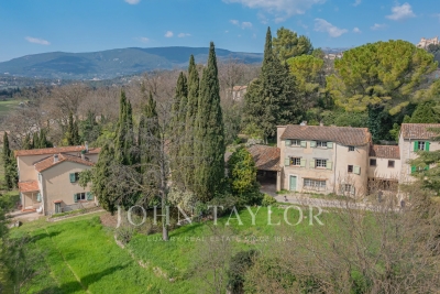 Maison &agrave; vendre &agrave; TOURRETTES  - 11 pi&egrave;ces - 410 m&sup2; 