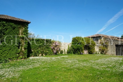 Maison &agrave; vendre &agrave; BORDEAUX  - 6 pi&egrave;ces - 330 m&sup2; 