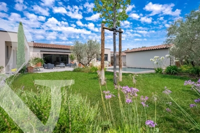 Maison &agrave; vendre &agrave; ST-RÉMY-DE-PROVENCE  - 4 pi&egrave;ces - 182 m&sup2; 