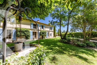 Maison &agrave; vendre &agrave; RAPHÈLE-LÈS-ARLES  - 7 pi&egrave;ces - 392 m&sup2; 