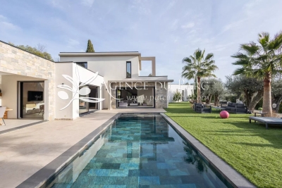 Maison &agrave; vendre &agrave; OPIO  - 6 pi&egrave;ces - 250 m&sup2; 
