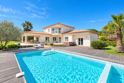 Maison &agrave; vendre &agrave; ST-RAPHAËL  - 7 pi&egrave;ces - 206 m&sup2; 