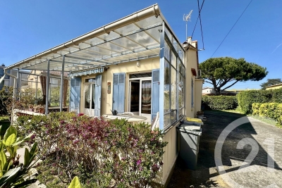 Maison &agrave; vendre &agrave; SIX-FOURS-LES-PLAGES  - 6 pi&egrave;ces - 99 m&sup2; 