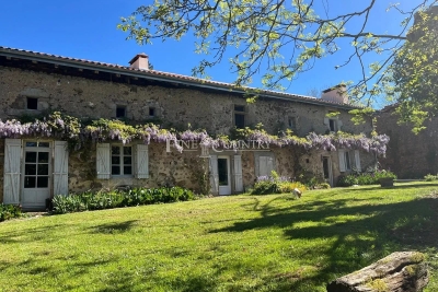 Maison &agrave; vendre &agrave; MAZEROLLES  - 14 pi&egrave;ces - 289 m&sup2; 