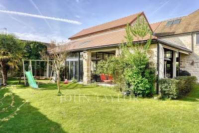 Maison &agrave; vendre &agrave; JOUY LE MOUTIER  - 9 pi&egrave;ces - 530 m&sup2; 