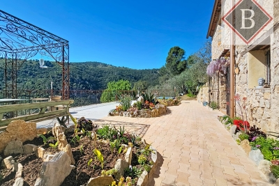 Maison &agrave; vendre &agrave; ST-CÉZAIRE-SUR-SIAGNE  - 6 pi&egrave;ces - 100 m&sup2; 