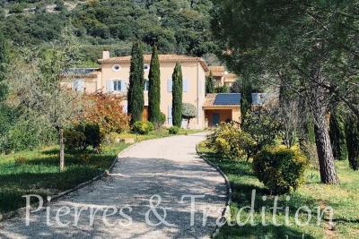 Maison &agrave; vendre &agrave; RUSTREL Sud - 11 pi&egrave;ces - 338 m&sup2; 