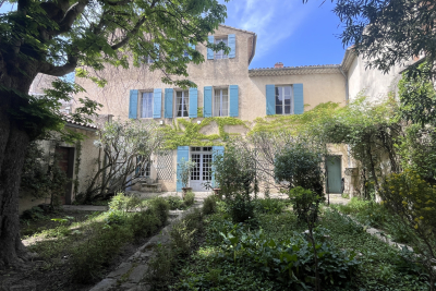Maison &agrave; vendre &agrave; PERNES-LES-FONTAINES  - 10 pi&egrave;ces - 294 m&sup2; 