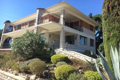 Maison &agrave; louer &agrave; MOUGINS  - 9 pi&egrave;ces - 318 m&sup2; 