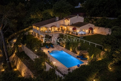 Maison &agrave; vendre &agrave; MOUANS-SARTOUX  - 8 pi&egrave;ces - 370 m&sup2; 