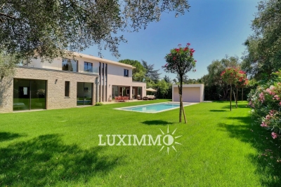 Maison &agrave; louer &agrave; MOUGINS  - 8 pi&egrave;ces - 418 m&sup2; 