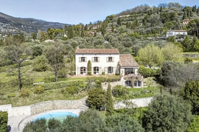Maison &agrave; vendre &agrave; GRASSE  - 9 pi&egrave;ces - 353 m&sup2; 