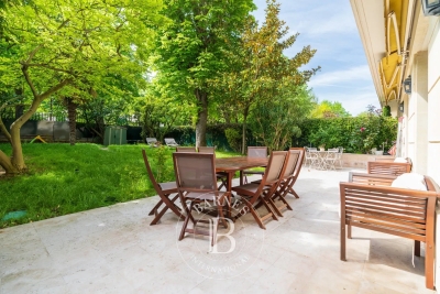 Appartement &agrave; vendre &agrave; NEUILLY SUR SEINE  - 6 pi&egrave;ces - 181 m&sup2; 