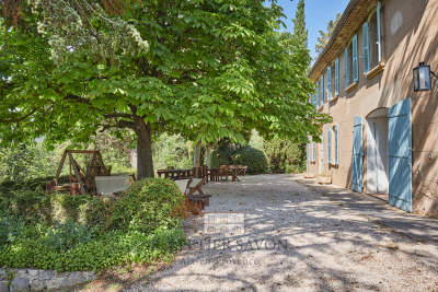 Maison &agrave; vendre &agrave; LE THOLONET  - 10 pi&egrave;ces - 300 m&sup2; 