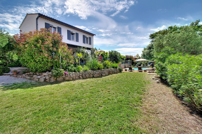 Maison &agrave; vendre &agrave; DRAGUIGNAN  - 8 pi&egrave;ces - 238 m&sup2; 