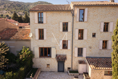 Maison &agrave; vendre &agrave; LE PLAN-DE-LA-TOUR  - 8 pi&egrave;ces - 200 m&sup2; 