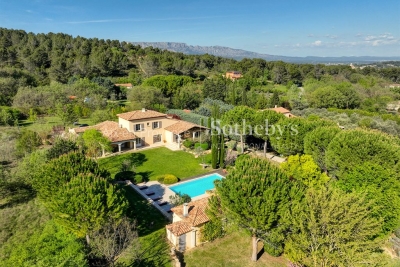 Maison &agrave; vendre &agrave; AIX-EN-PROVENCE  - 8 pi&egrave;ces - 290 m&sup2; 