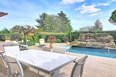 Maison &agrave; vendre &agrave; ST-CÉZAIRE-SUR-SIAGNE  - 7 pi&egrave;ces - 203 m&sup2; 