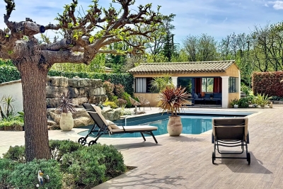 Maison &agrave; vendre &agrave; ST-CÉZAIRE-SUR-SIAGNE  - 7 pi&egrave;ces - 203 m&sup2; 